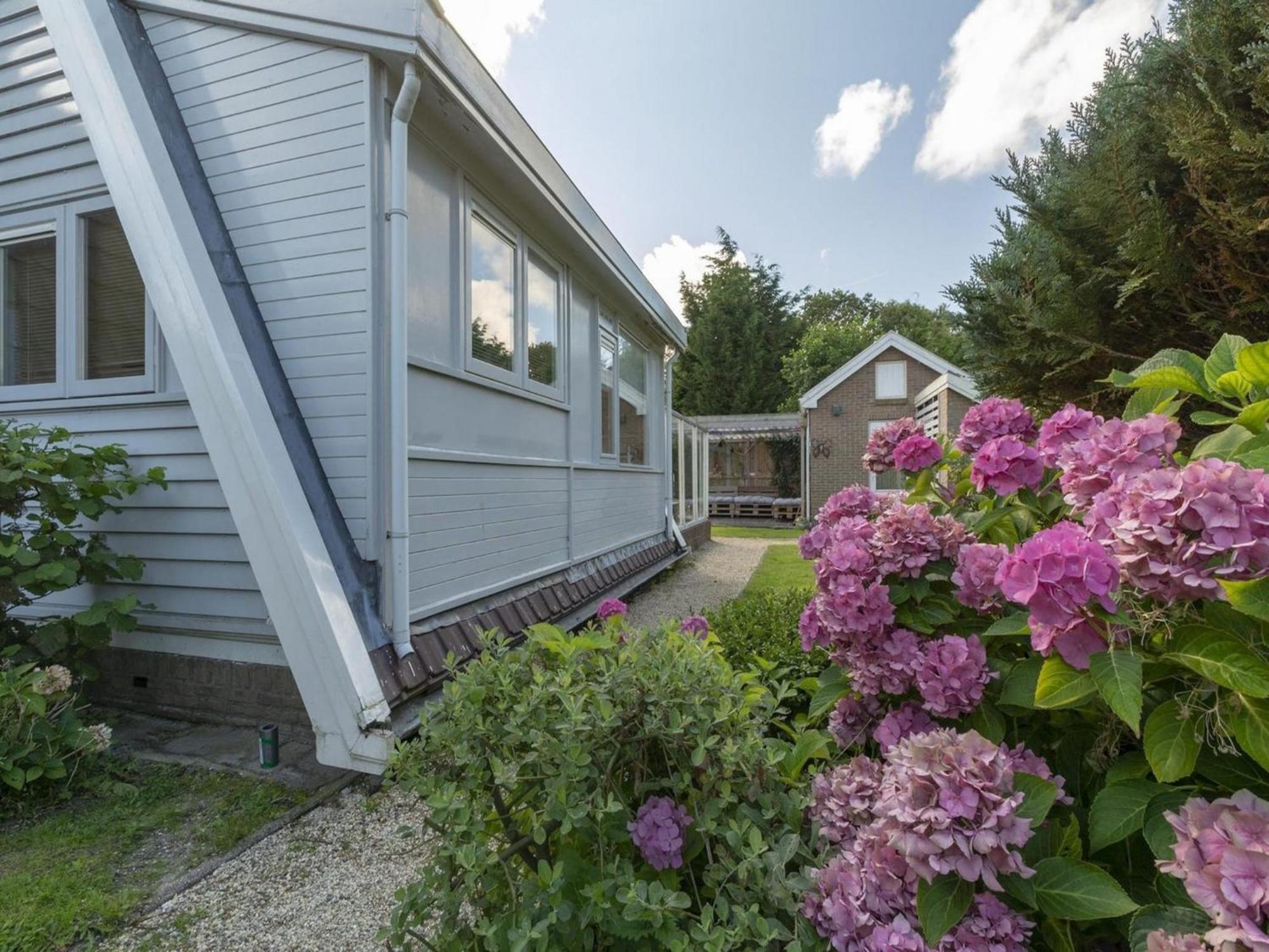 Cozy Holiday Home With Garden Sint Maartensvlotbrug Dış mekan fotoğraf